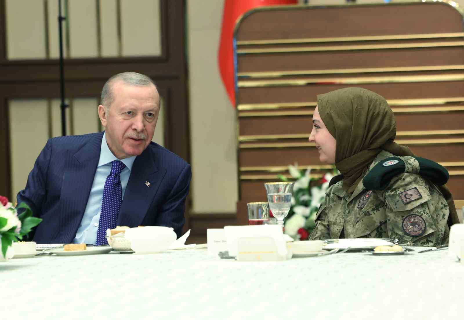 cumhurbaskani erdogan her oyunu bozacak her komployu bosa cikaracak hazirligimiz var 11 Gd7AYIA4