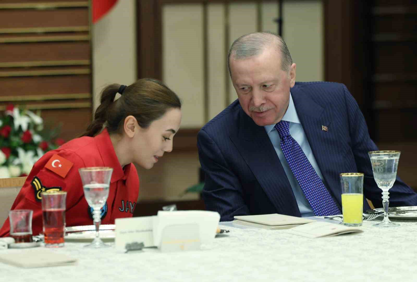 cumhurbaskani erdogan her oyunu bozacak her komployu bosa cikaracak hazirligimiz var 12 mTOaS9DF