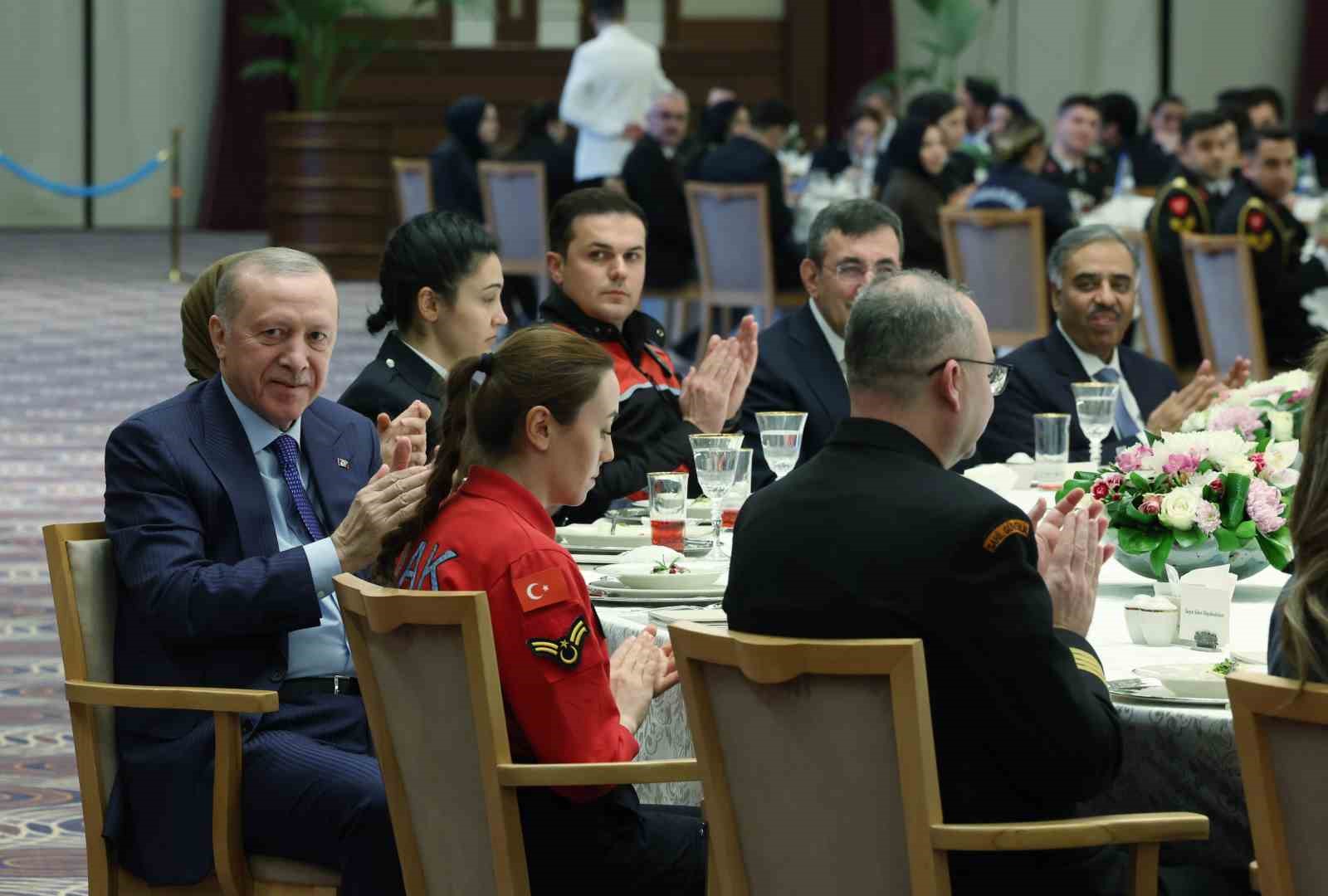 cumhurbaskani erdogan her oyunu bozacak her komployu bosa cikaracak hazirligimiz var 15 FHlyae4I