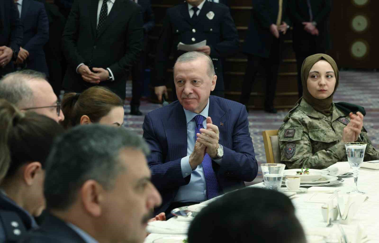 cumhurbaskani erdogan her oyunu bozacak her komployu bosa cikaracak hazirligimiz var 16 ORjuBZnA