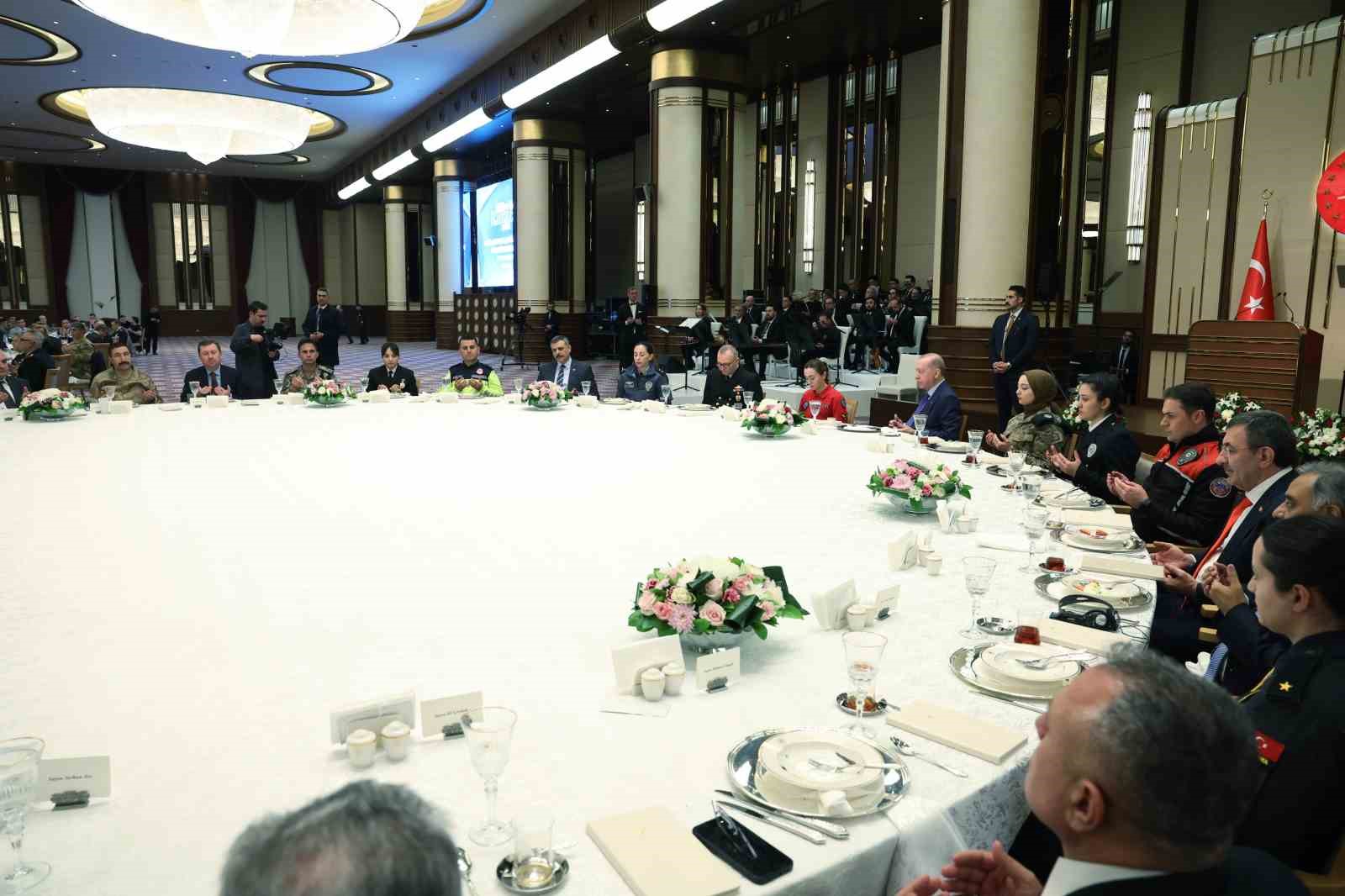 cumhurbaskani erdogan her oyunu bozacak her komployu bosa cikaracak hazirligimiz var 2 p2t1fT31