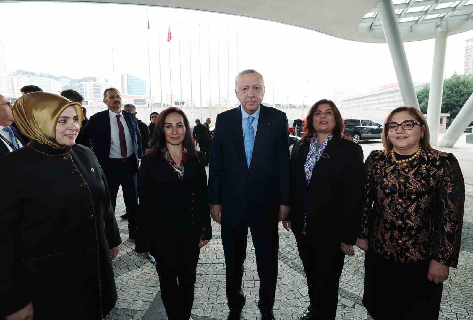 cumhurbaskani erdogan hicbir ayrim yapmadan sehrine hizmet edenin yaninda sehrini yagmalayanin karsisinda olacagiz 10 IZuN4XTj