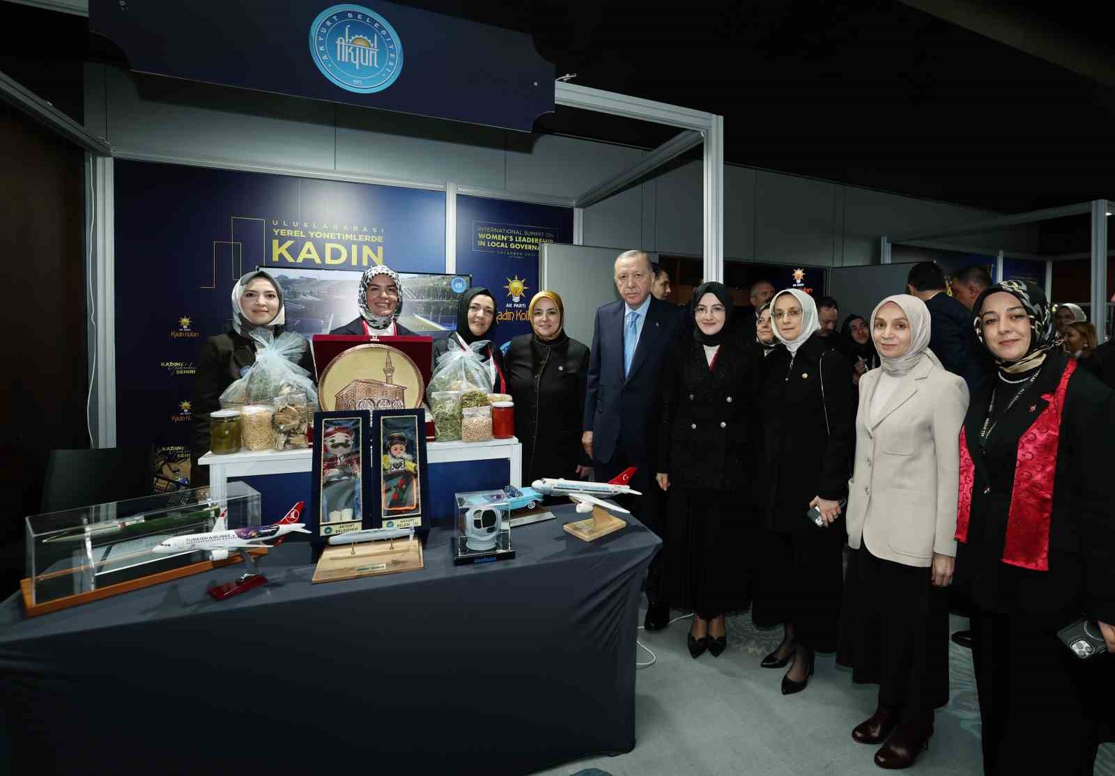 cumhurbaskani erdogan hicbir ayrim yapmadan sehrine hizmet edenin yaninda sehrini yagmalayanin karsisinda olacagiz 14 Tfd4piKN