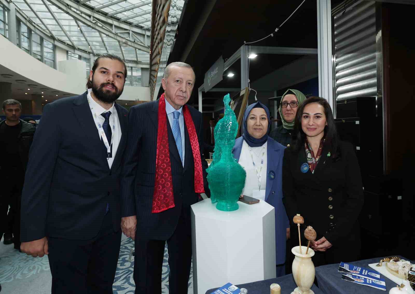 cumhurbaskani erdogan hicbir ayrim yapmadan sehrine hizmet edenin yaninda sehrini yagmalayanin karsisinda olacagiz 15