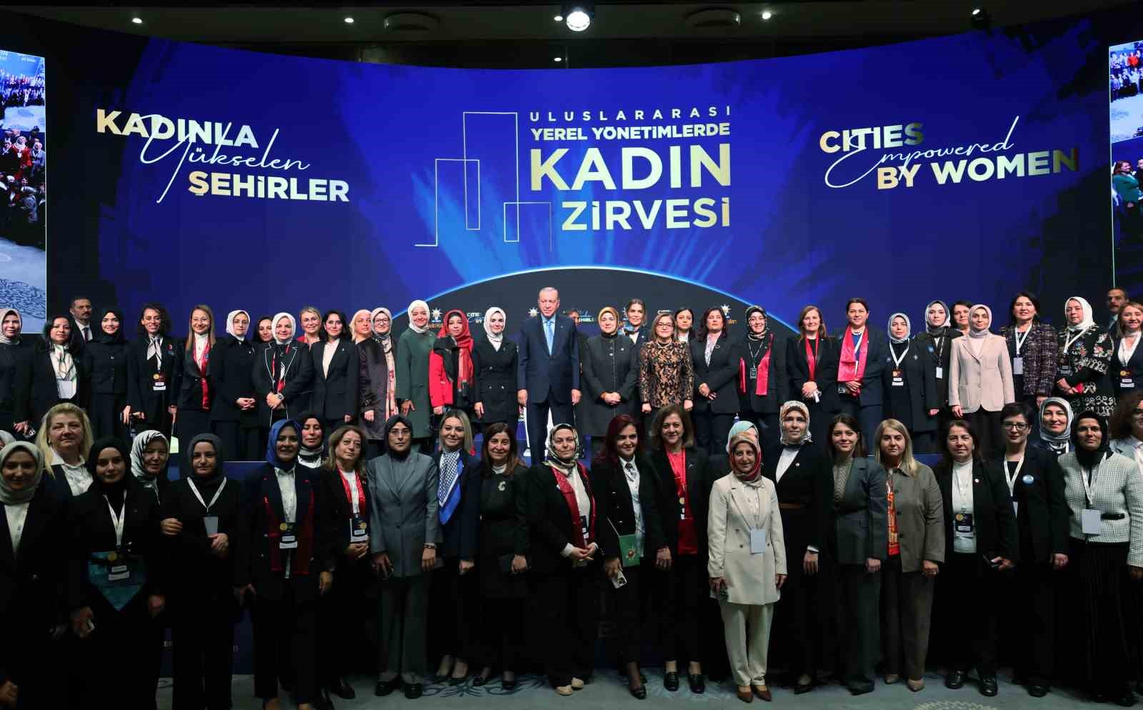 cumhurbaskani erdogan hicbir ayrim yapmadan sehrine hizmet edenin yaninda sehrini yagmalayanin karsisinda olacagiz 25 WRP7zm6t