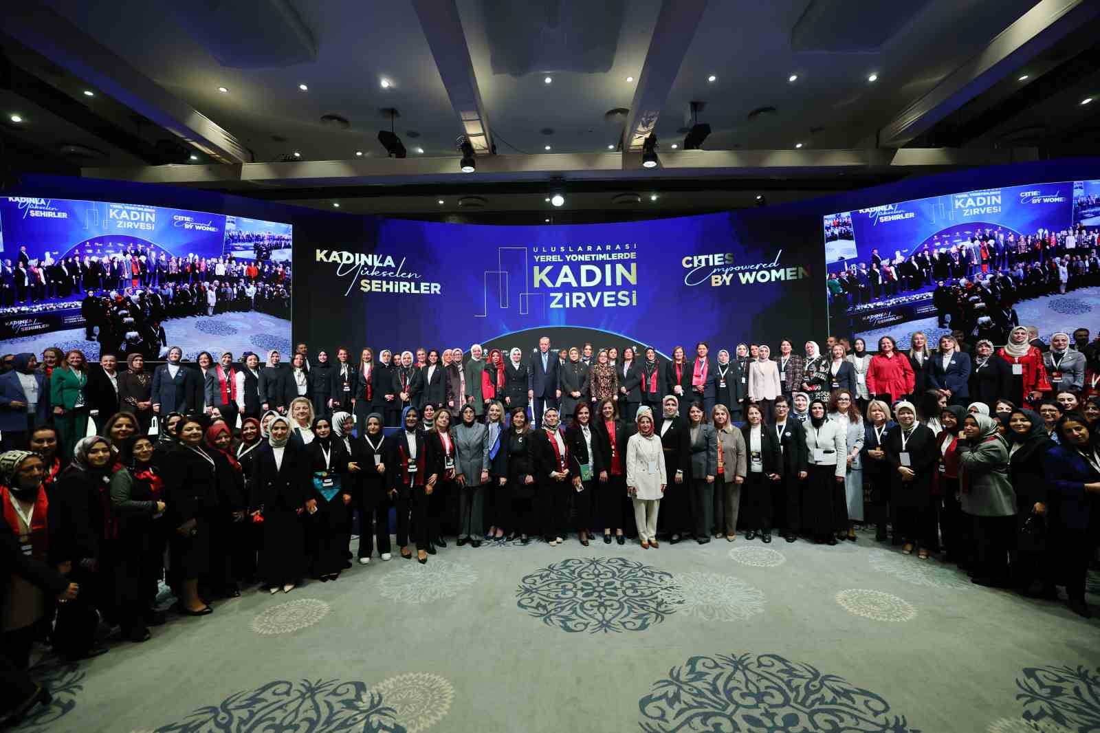 cumhurbaskani erdogan hicbir ayrim yapmadan sehrine hizmet edenin yaninda sehrini yagmalayanin karsisinda olacagiz 26 AntZZsun