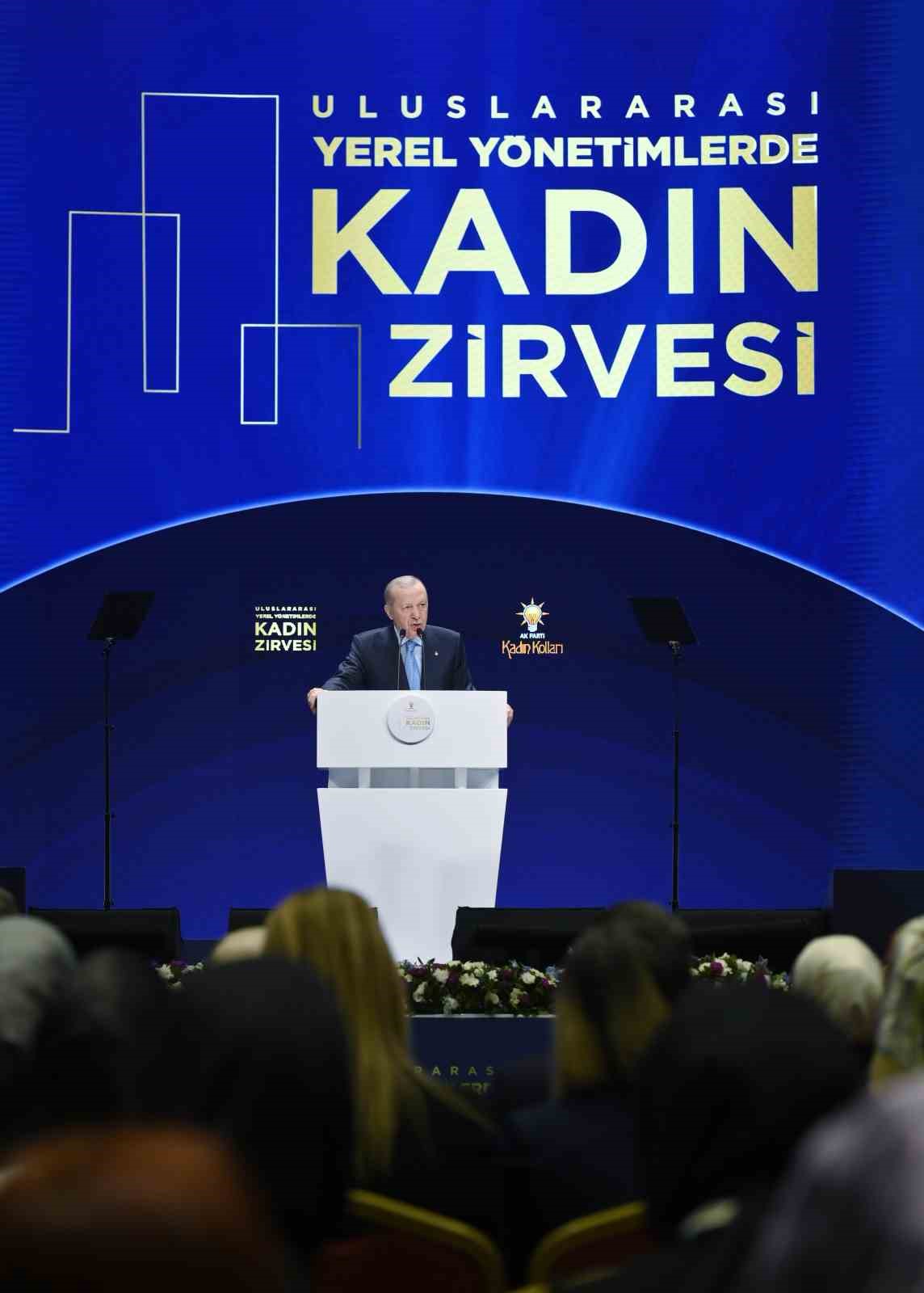 cumhurbaskani erdogan hicbir ayrim yapmadan sehrine hizmet edenin yaninda sehrini yagmalayanin karsisinda olacagiz 28