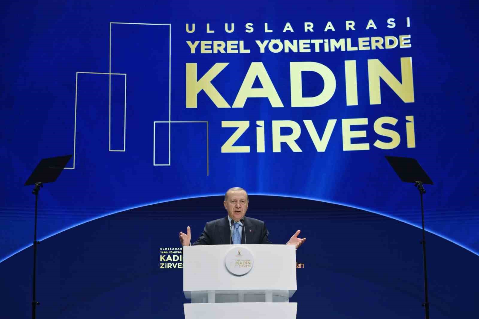 cumhurbaskani erdogan hicbir ayrim yapmadan sehrine hizmet edenin yaninda sehrini yagmalayanin karsisinda olacagiz 3 6lFpyUYH