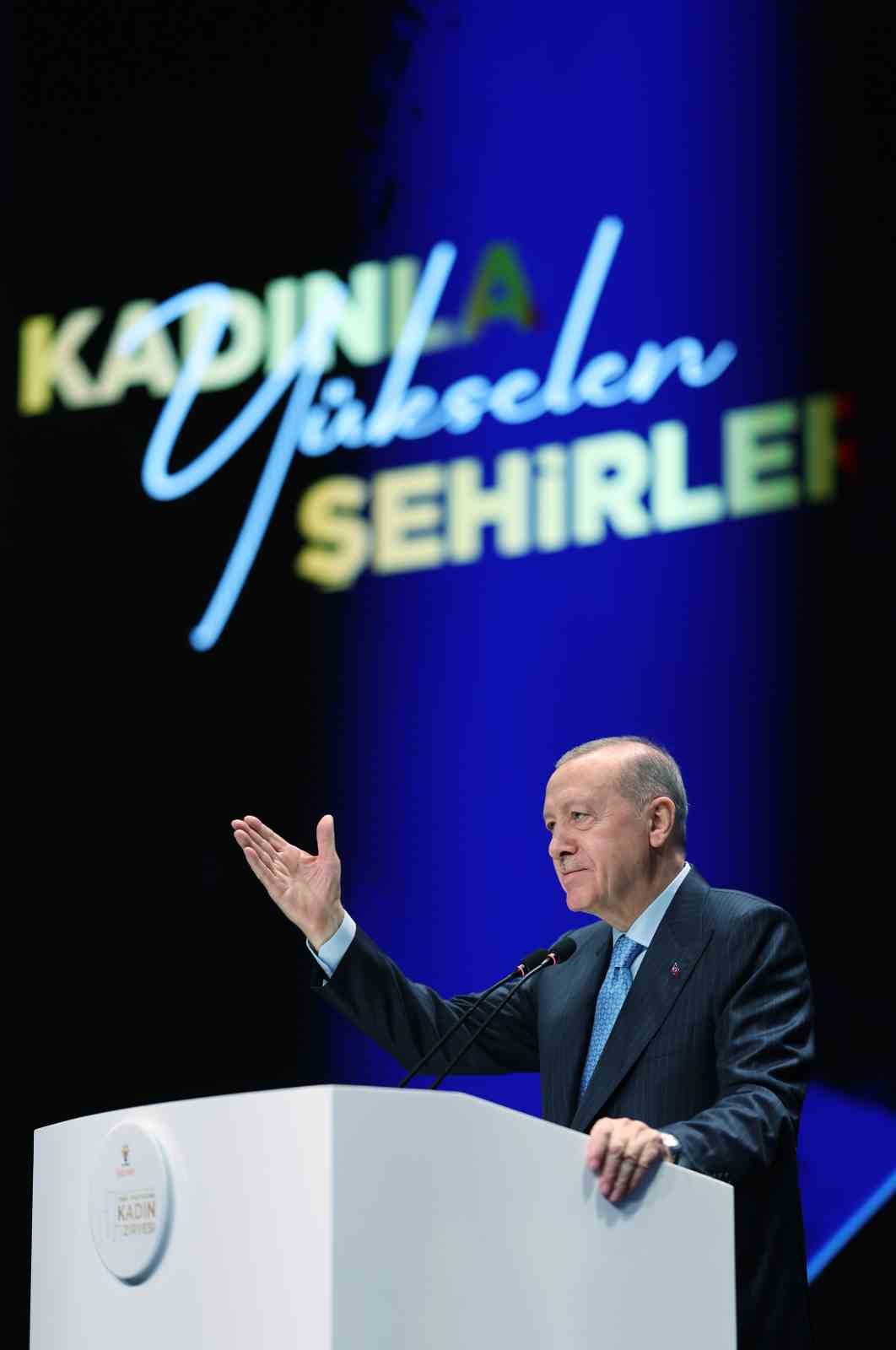 cumhurbaskani erdogan hicbir ayrim yapmadan sehrine hizmet edenin yaninda sehrini yagmalayanin karsisinda olacagiz 30 l7bORMwK