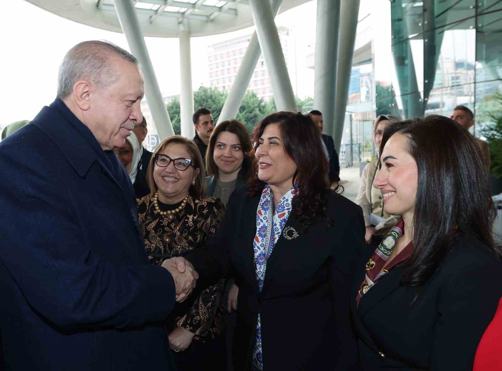 cumhurbaskani erdogan hicbir ayrim yapmadan sehrine hizmet edenin yaninda sehrini yagmalayanin karsisinda olacagiz 9