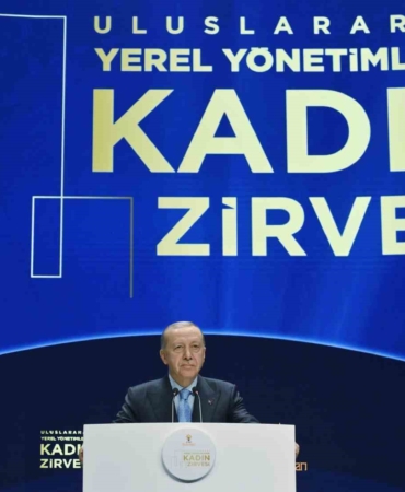 cumhurbaskani-erdogan-hicbir-ayrim-yapmadan-sehrine-hizmet-edenin-yaninda-sehrini-yagmalayanin-karsisinda-olacagiz-k18v2aD6.jpg