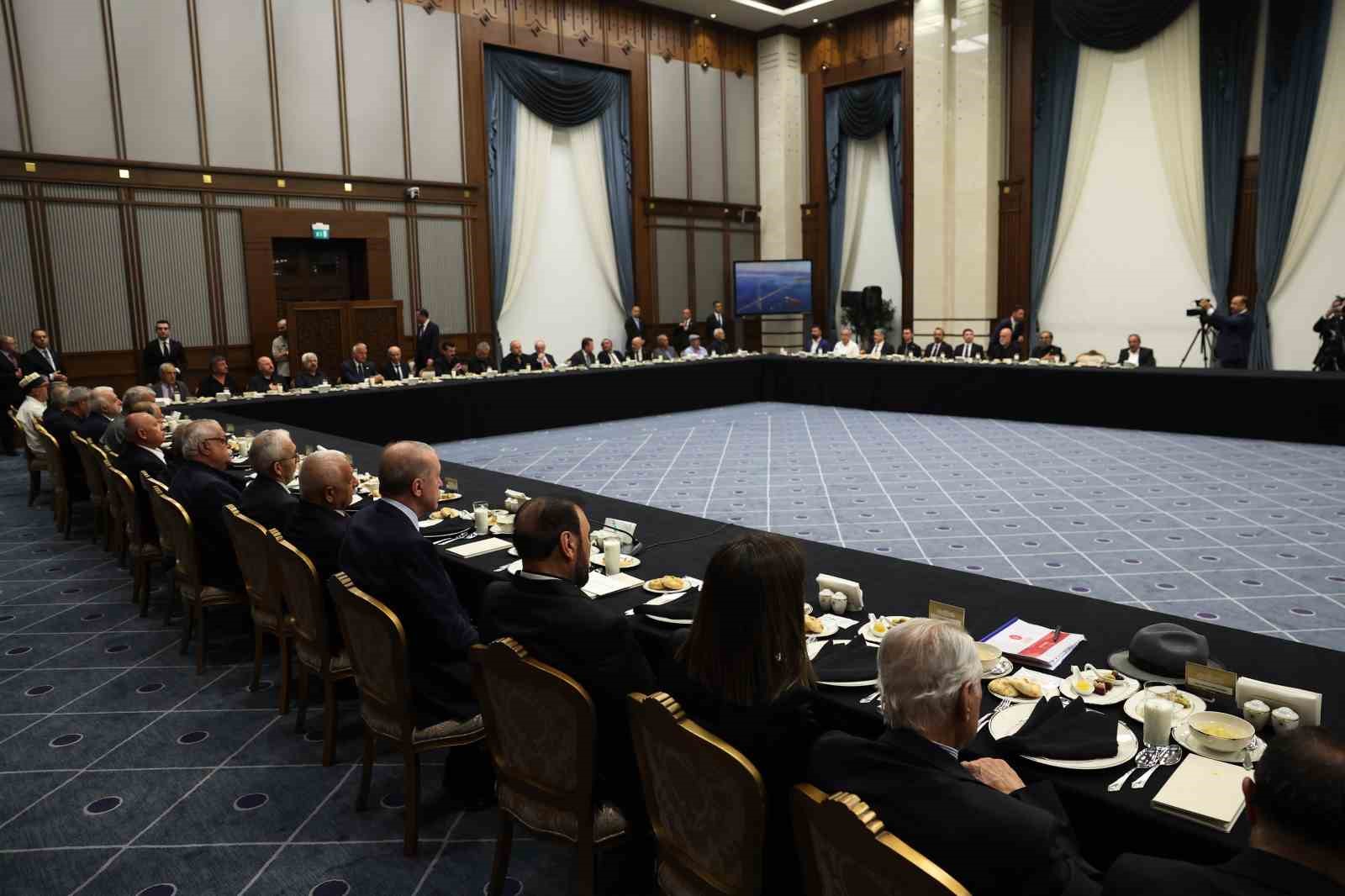 cumhurbaskani erdogan hicri 61 yilinin 10 muharrem gununde bedenler bir bir topraga dusse de BVzGDQJH