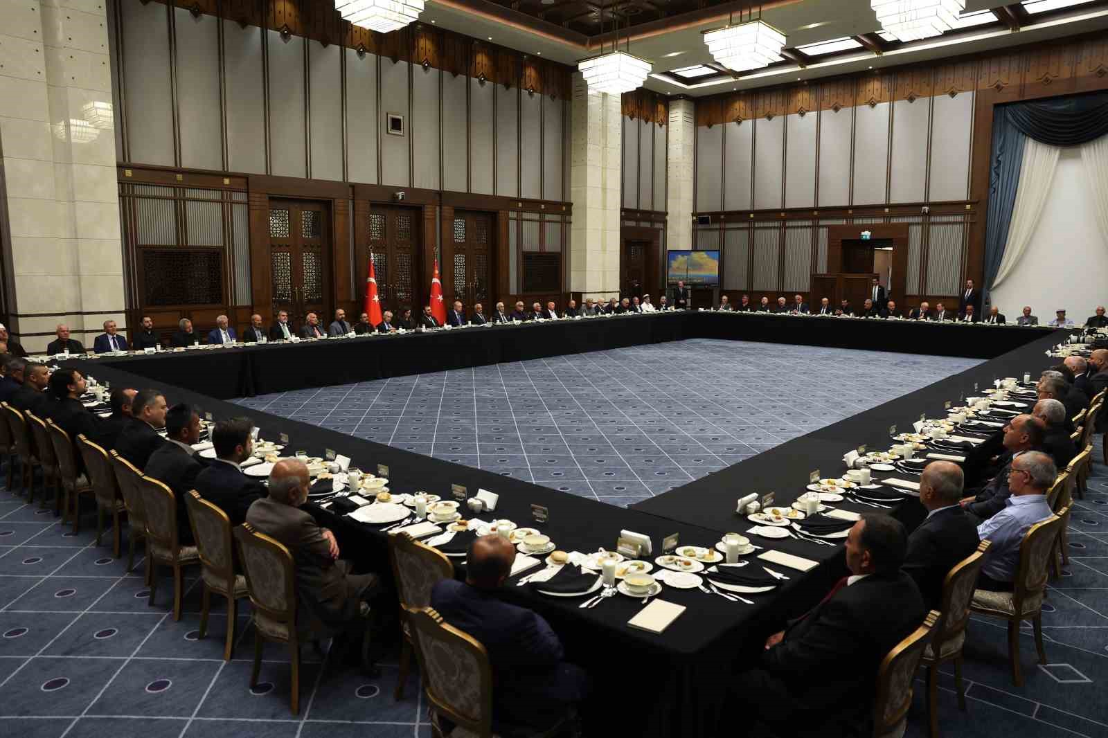 cumhurbaskani erdogan hicri 61 yilinin 10 muharrem gununde bedenler bir bir topraga dusse de MqkFujKu