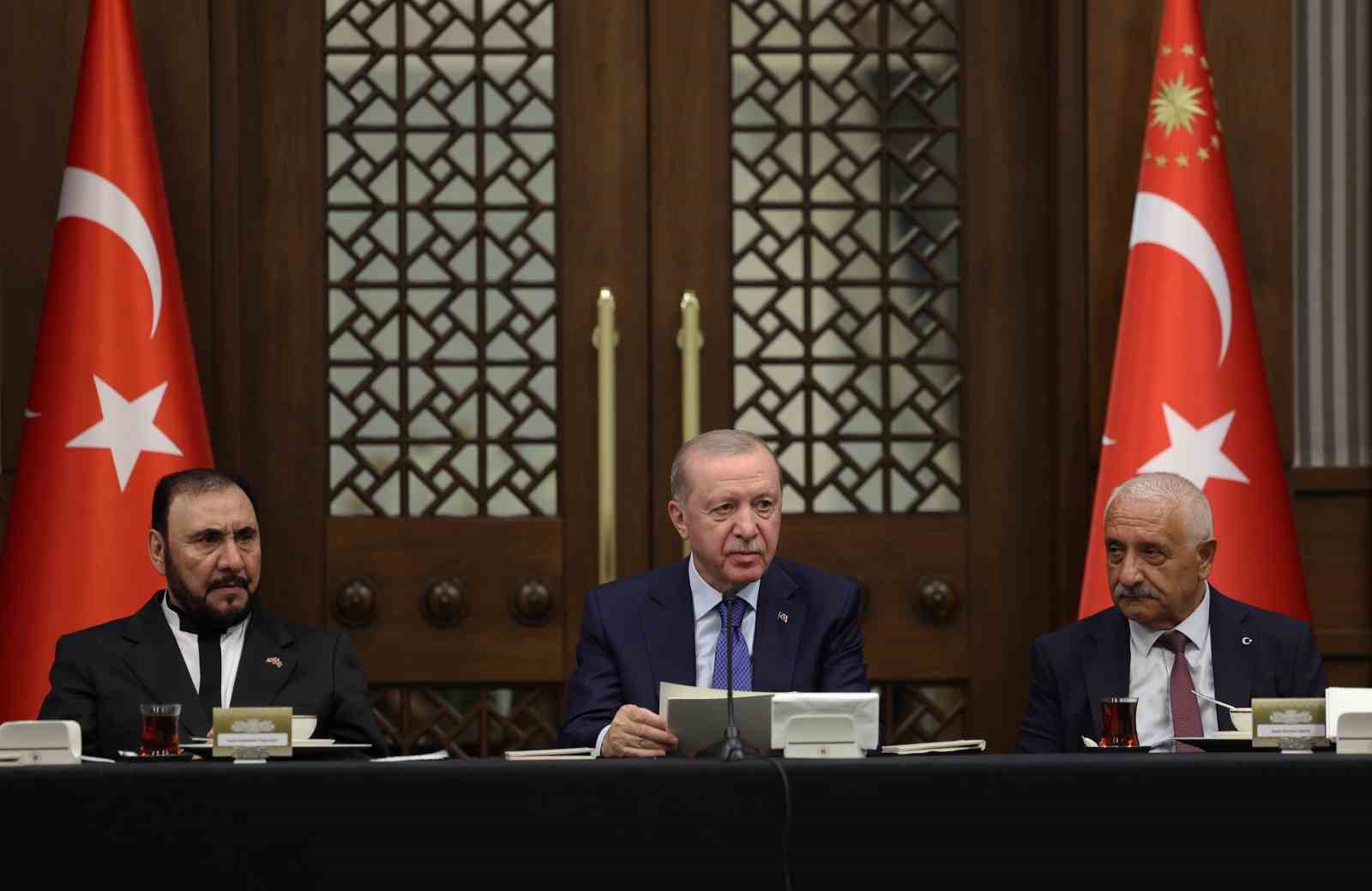 cumhurbaskani erdogan hicri 61 yilinin 10 muharrem gununde bedenler bir bir topraga dusse de QyCIY7yq
