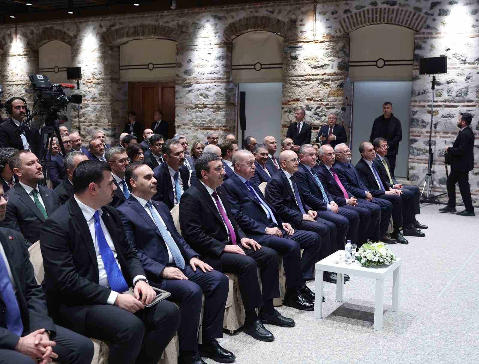 cumhurbaskani erdogan imalatci ihracatcilarimizda vergiyi yuzde 9a indiriyoruz 3 AbNjrkWH