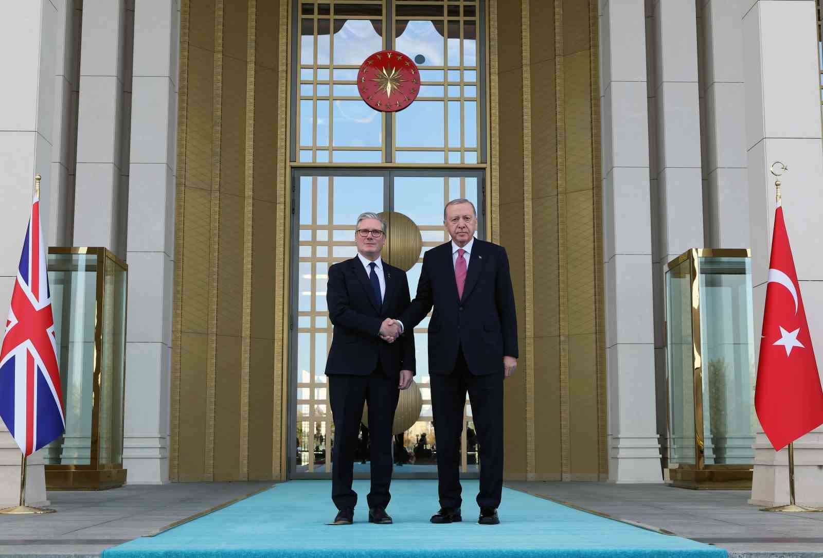 cumhurbaskani erdogan ingiltere basbakani starmeri resmi torenle karsiladi 12 ku2n68zU