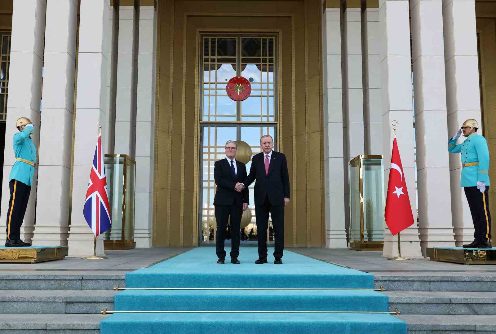cumhurbaskani erdogan ingiltere basbakani starmeri resmi torenle karsiladi 13 Pael9ltO
