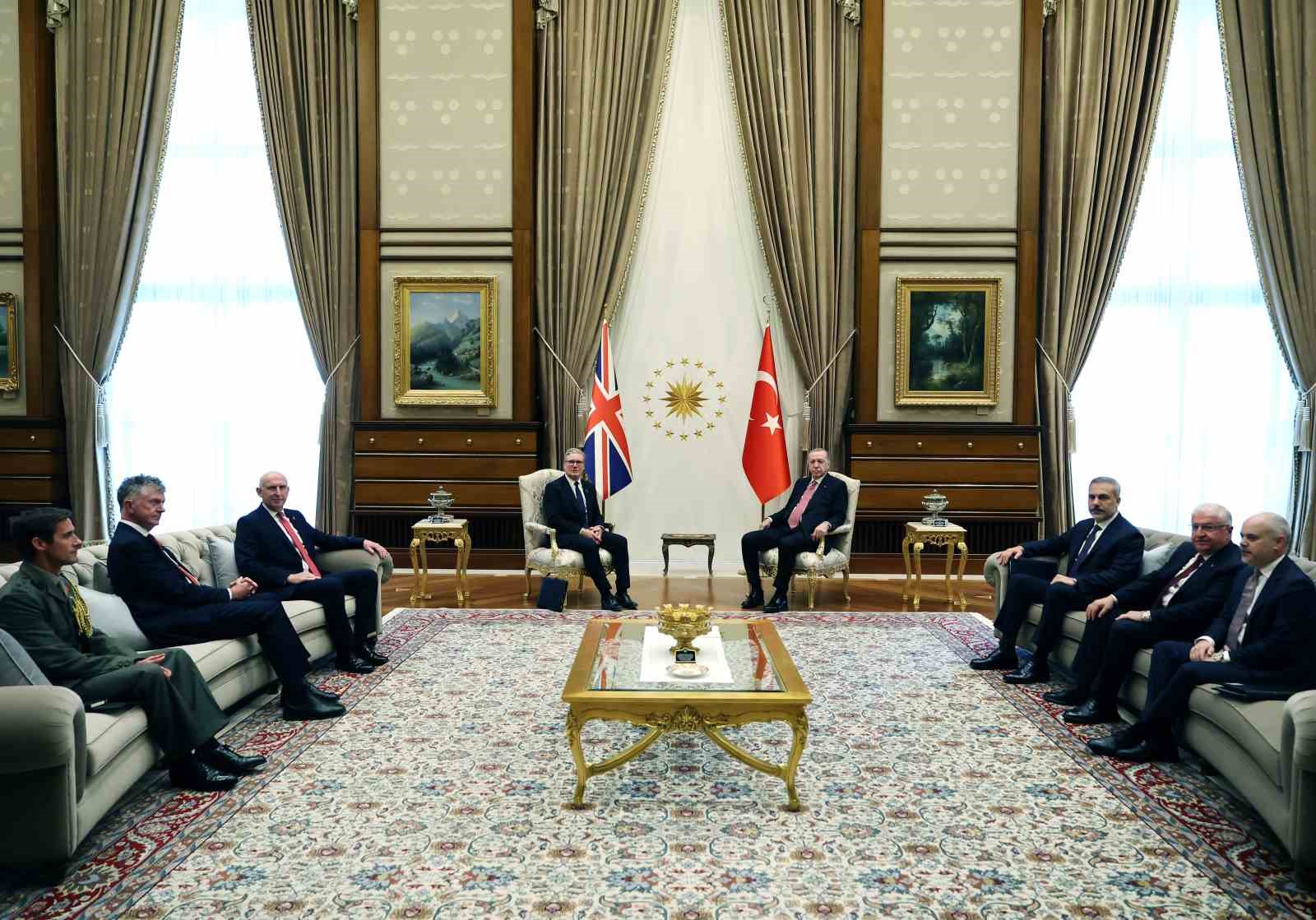 cumhurbaskani erdogan ingiltere basbakani starmeri resmi torenle karsiladi 17 QXflGJbm
