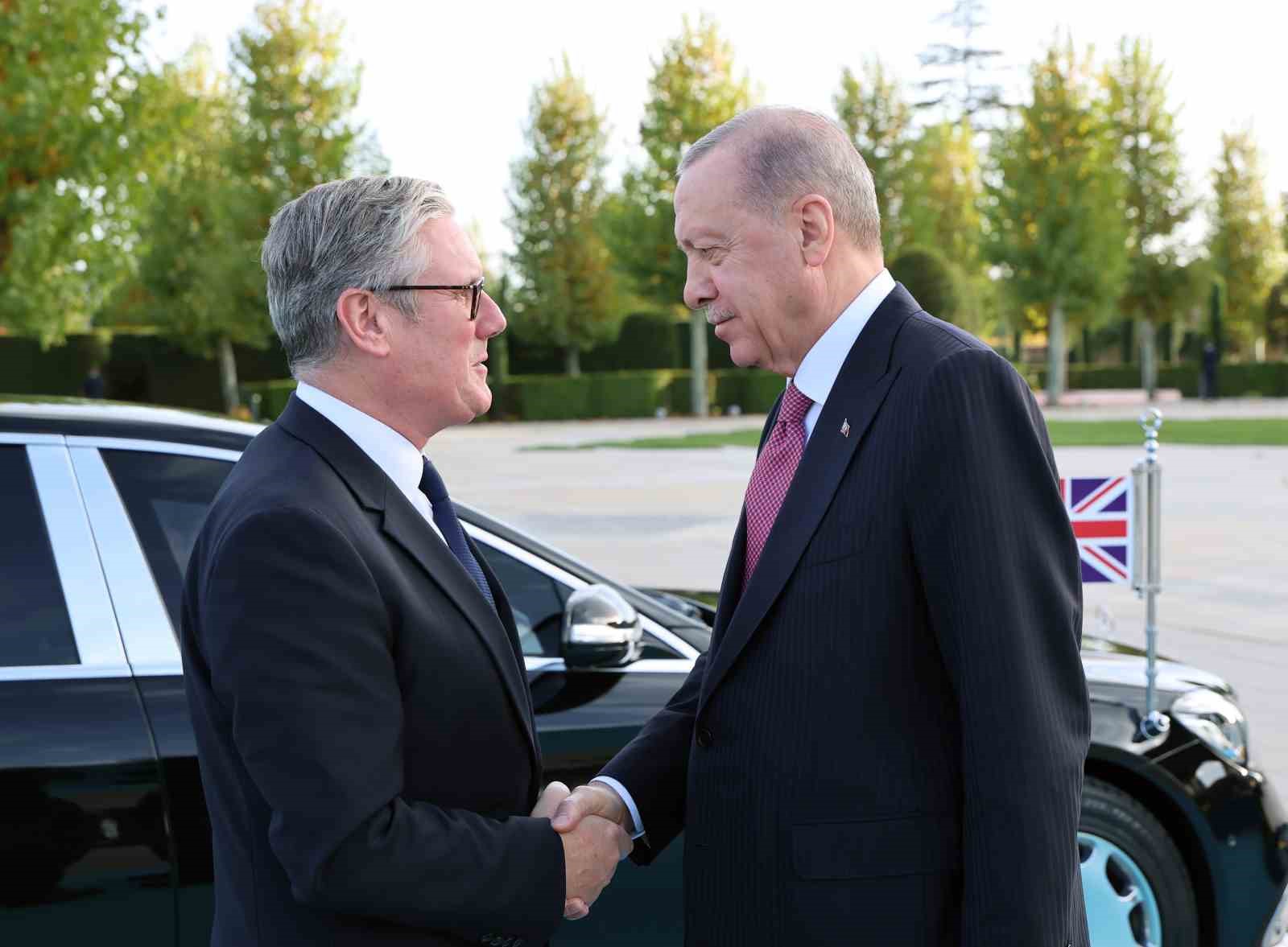 cumhurbaskani erdogan ingiltere basbakani starmeri resmi torenle karsiladi 19