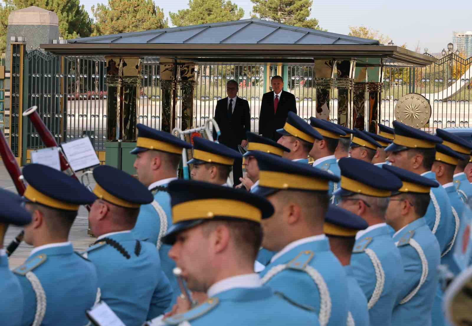 cumhurbaskani erdogan ingiltere basbakani starmeri resmi torenle karsiladi 22 1n76msLK