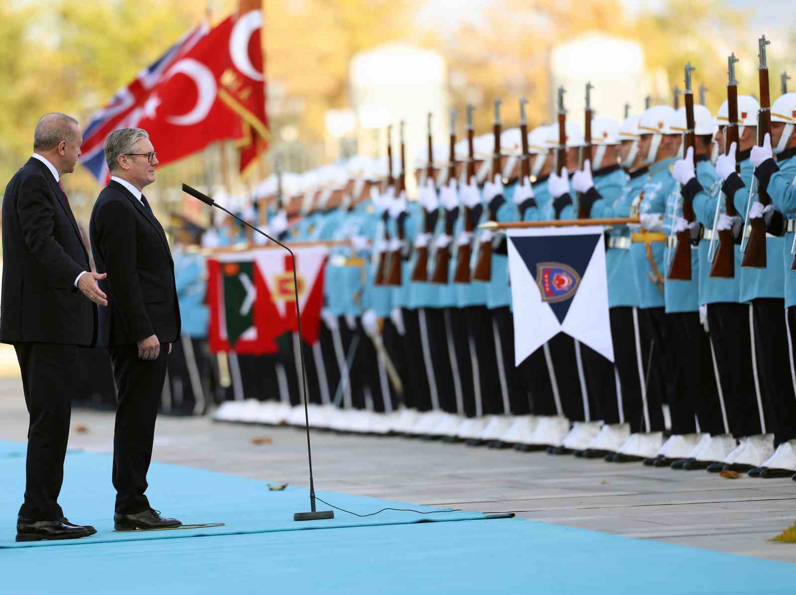 cumhurbaskani erdogan ingiltere basbakani starmeri resmi torenle karsiladi 27