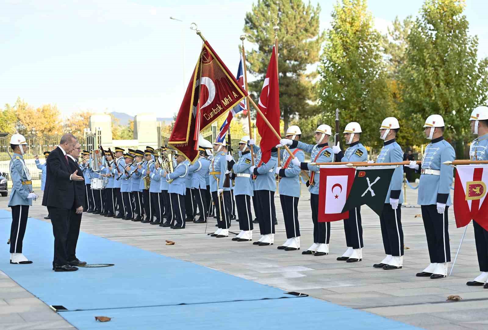 cumhurbaskani erdogan ingiltere basbakani starmeri resmi torenle karsiladi 3