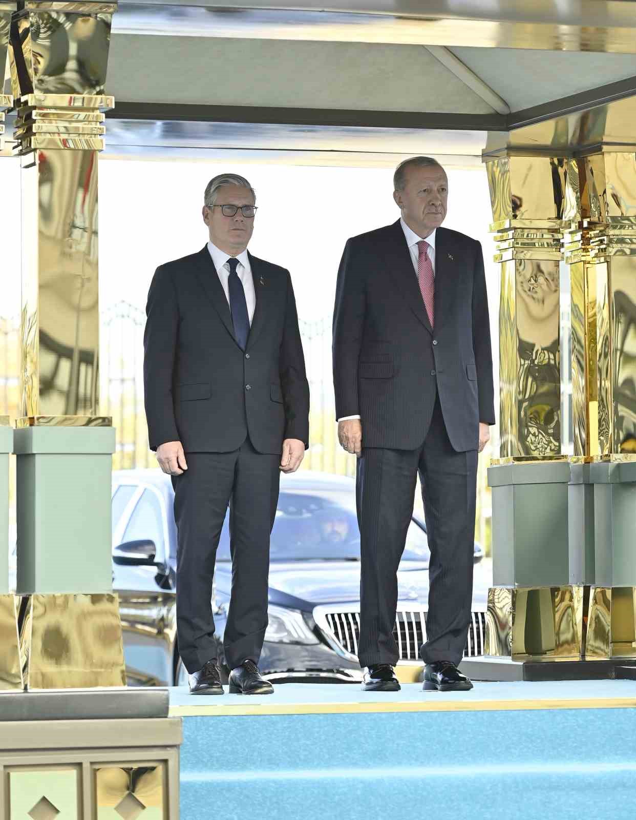 cumhurbaskani erdogan ingiltere basbakani starmeri resmi torenle karsiladi 32 iASVMDYt