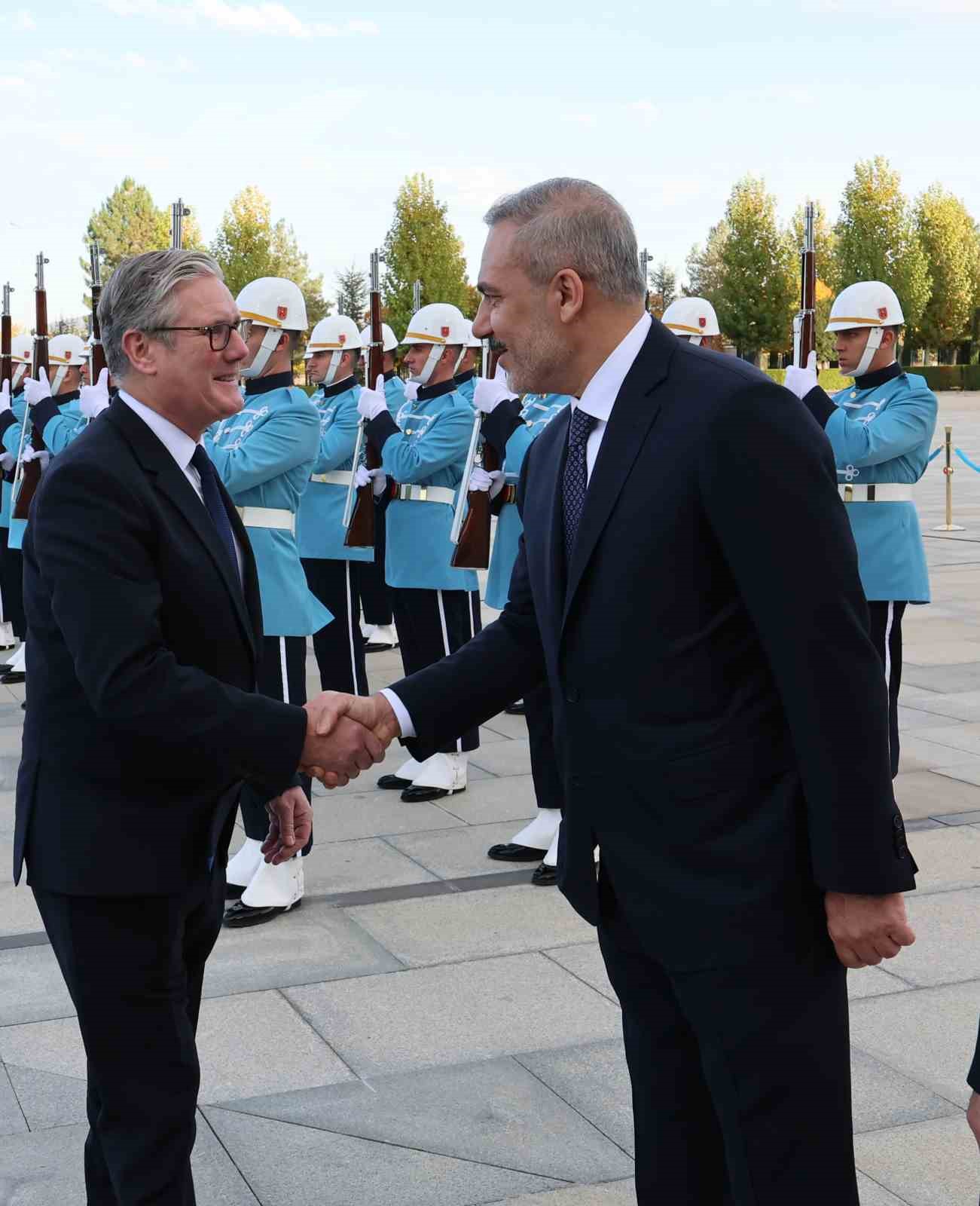 cumhurbaskani erdogan ingiltere basbakani starmeri resmi torenle karsiladi 33 A4fPjGL7