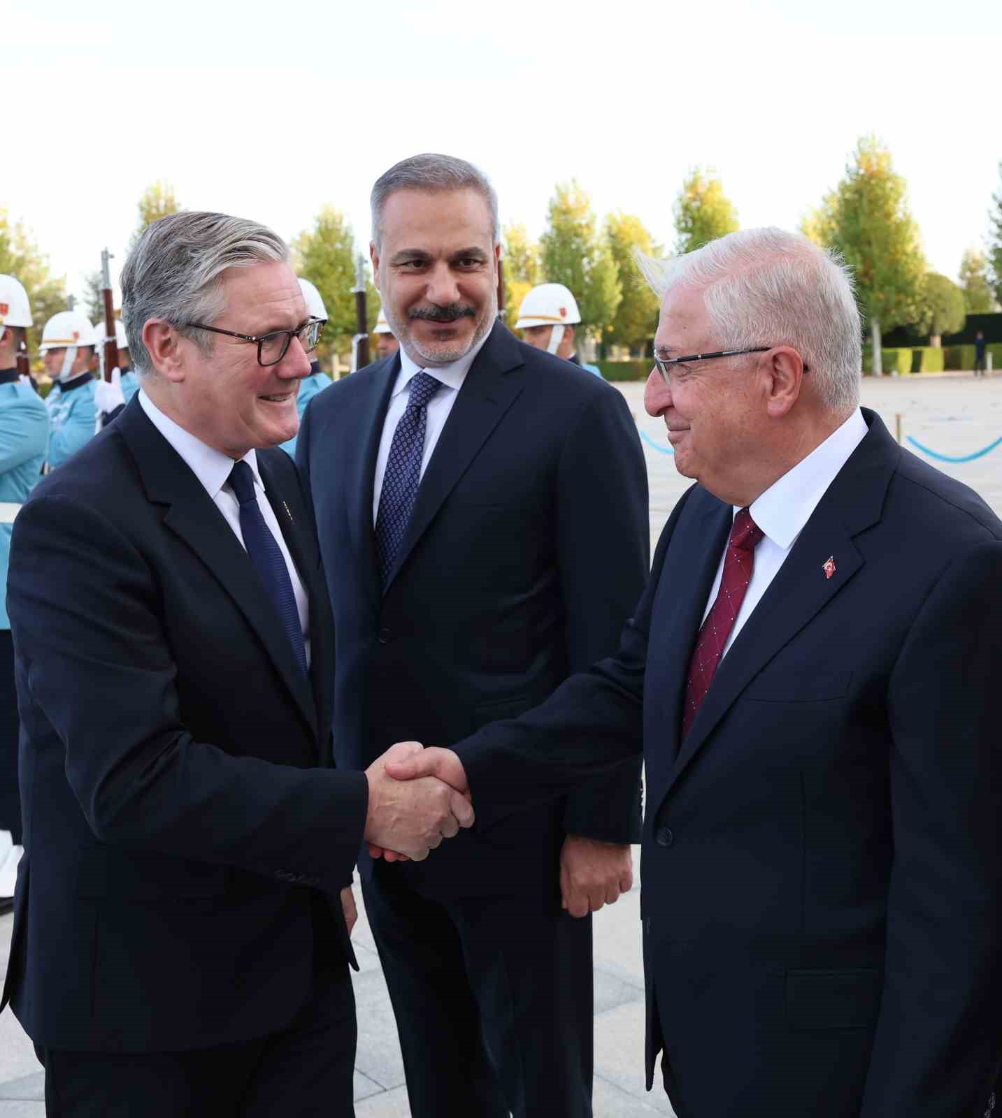 cumhurbaskani erdogan ingiltere basbakani starmeri resmi torenle karsiladi 34