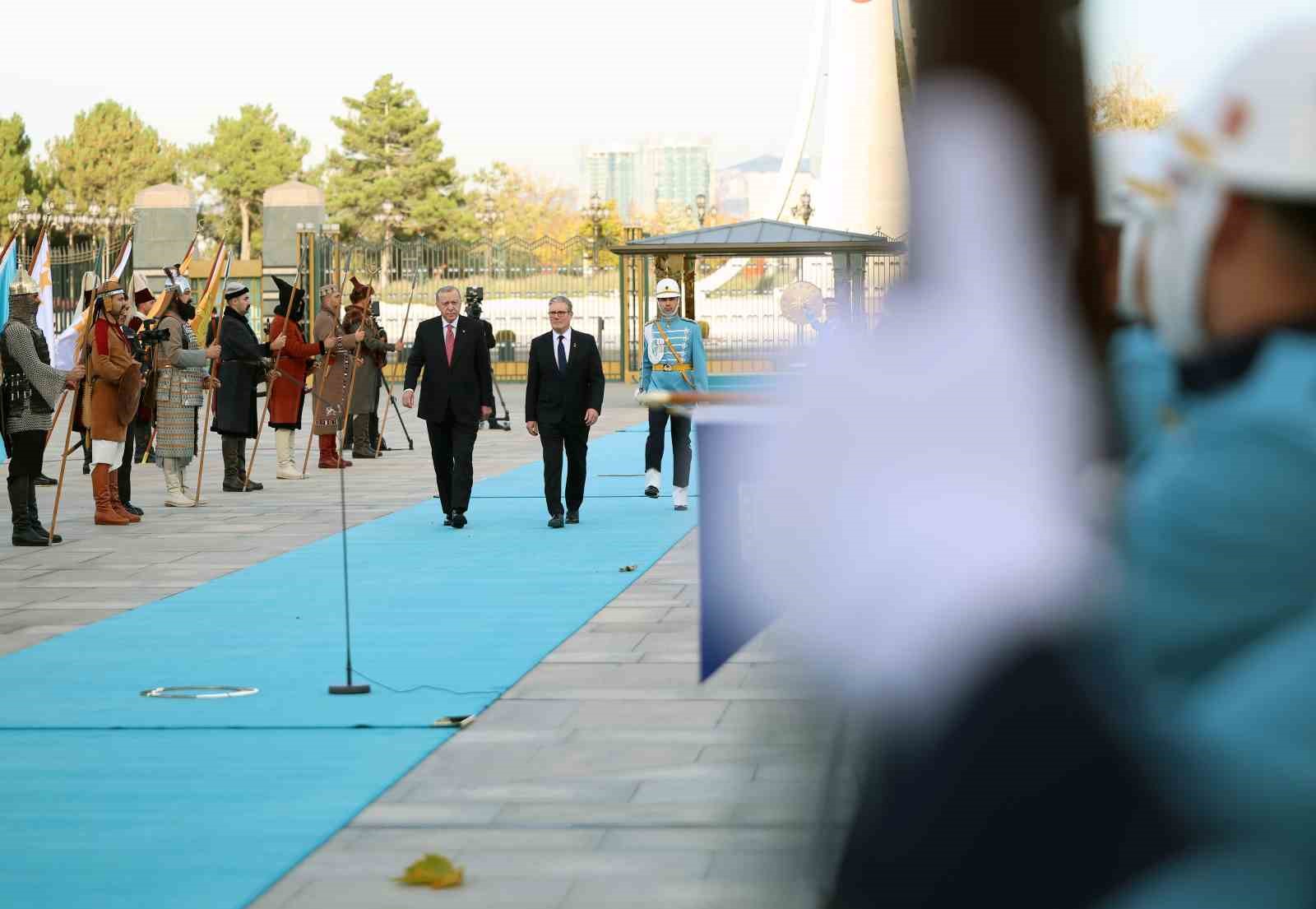 cumhurbaskani erdogan ingiltere basbakani starmeri resmi torenle karsiladi 8 sKpivNRD