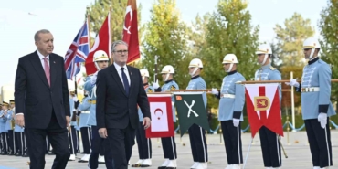 cumhurbaskani-erdogan-ingiltere-basbakani-starmeri-resmi-torenle-karsiladi-WDZgdW2V.jpg