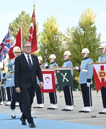 cumhurbaskani-erdogan-ingiltere-basbakani-starmeri-resmi-torenle-karsiladi-WDZgdW2V.jpg