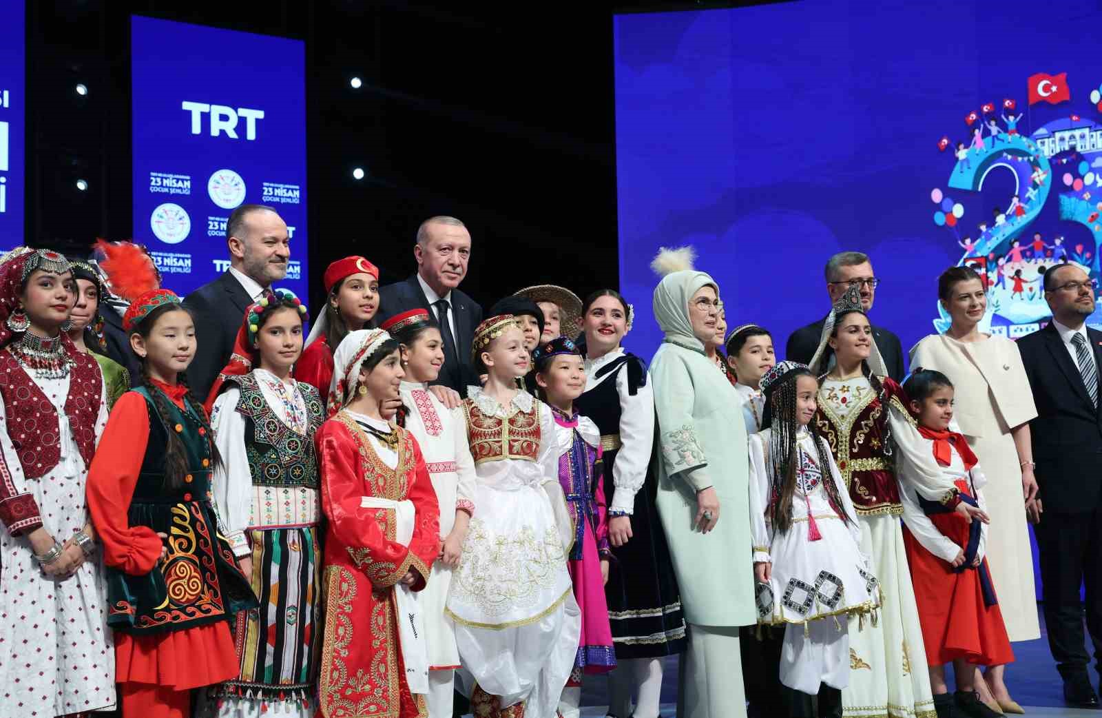 Cumhurbaşkanı Erdoğan: "İnsanlık zincirinin ebediyet halkası olan siz çocuklarımız geleceğimizi şekillendireceksiniz" 19 cumhurbaskani erdogan insanlik zincirinin ebediyet halkasi olan siz cocuklarimiz gelecegimizi sekillendireceksiniz 15 5OsU2TvF