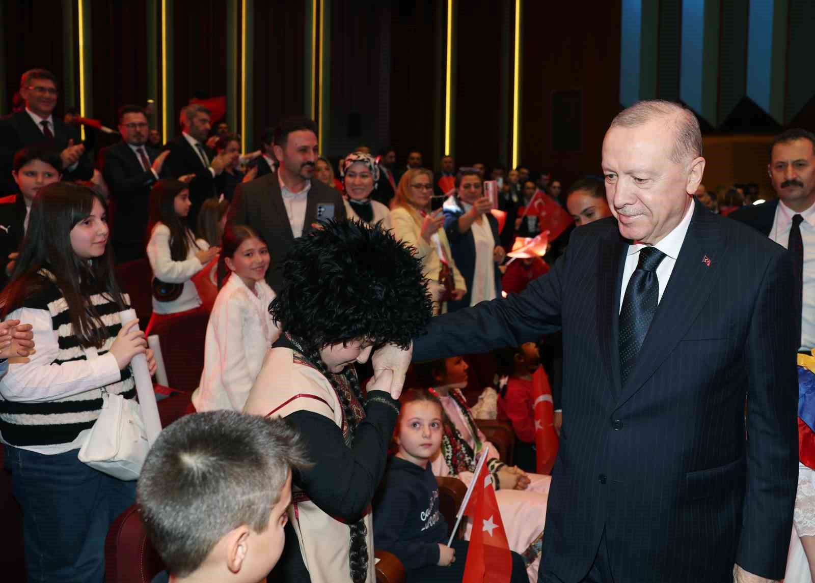 Cumhurbaşkanı Erdoğan: "İnsanlık zincirinin ebediyet halkası olan siz çocuklarımız geleceğimizi şekillendireceksiniz" 6 cumhurbaskani erdogan insanlik zincirinin ebediyet halkasi olan siz cocuklarimiz gelecegimizi sekillendireceksiniz 2 XeRPC3pN