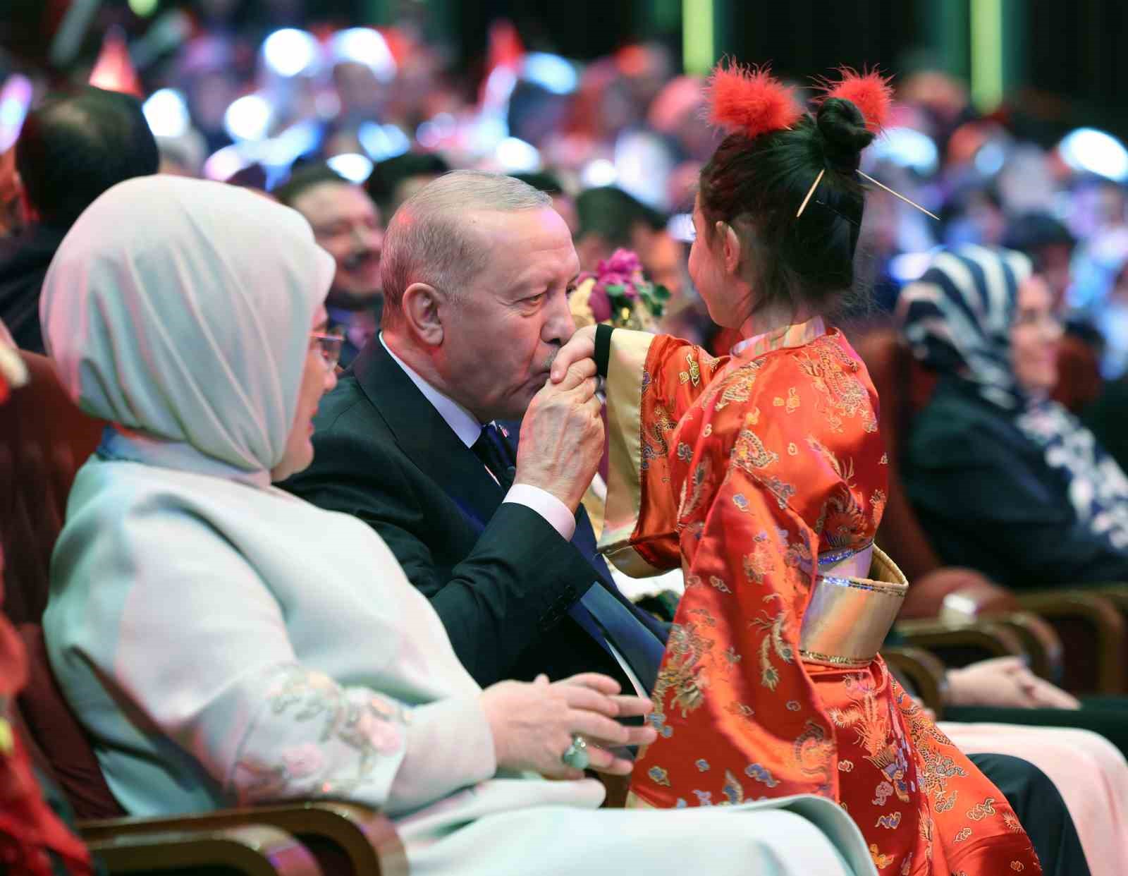 Cumhurbaşkanı Erdoğan: "İnsanlık zincirinin ebediyet halkası olan siz çocuklarımız geleceğimizi şekillendireceksiniz" 26 cumhurbaskani erdogan insanlik zincirinin ebediyet halkasi olan siz cocuklarimiz gelecegimizi sekillendireceksiniz 22 X6ScOqu1