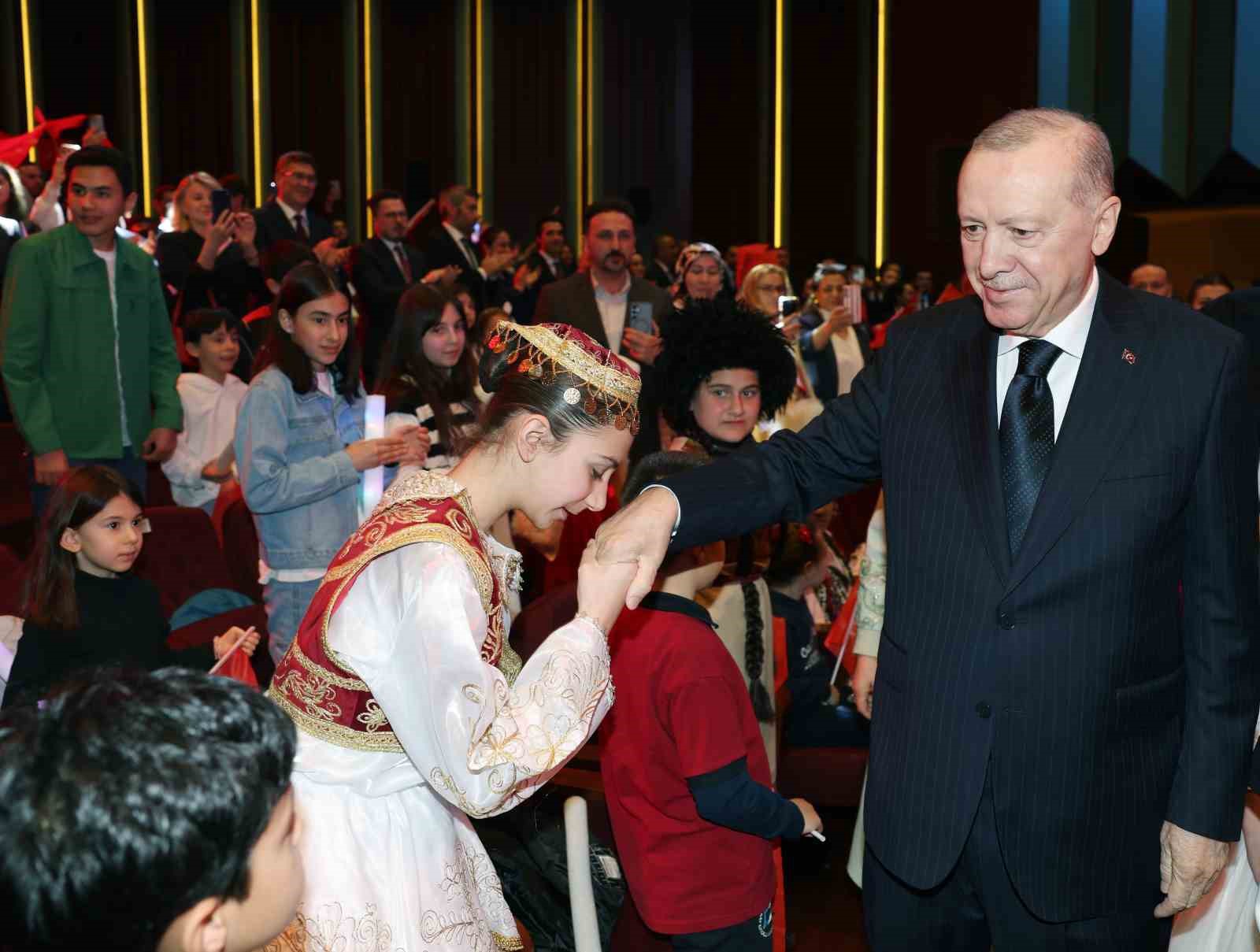 Cumhurbaşkanı Erdoğan: "İnsanlık zincirinin ebediyet halkası olan siz çocuklarımız geleceğimizi şekillendireceksiniz" 7 cumhurbaskani erdogan insanlik zincirinin ebediyet halkasi olan siz cocuklarimiz gelecegimizi sekillendireceksiniz 3 MeqAJymy