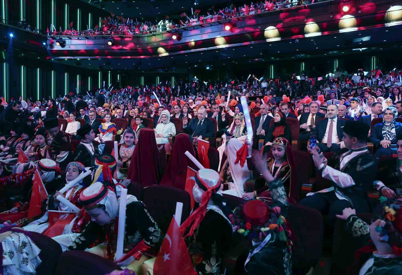 Cumhurbaşkanı Erdoğan: "İnsanlık zincirinin ebediyet halkası olan siz çocuklarımız geleceğimizi şekillendireceksiniz" 10 cumhurbaskani erdogan insanlik zincirinin ebediyet halkasi olan siz cocuklarimiz gelecegimizi sekillendireceksiniz 6