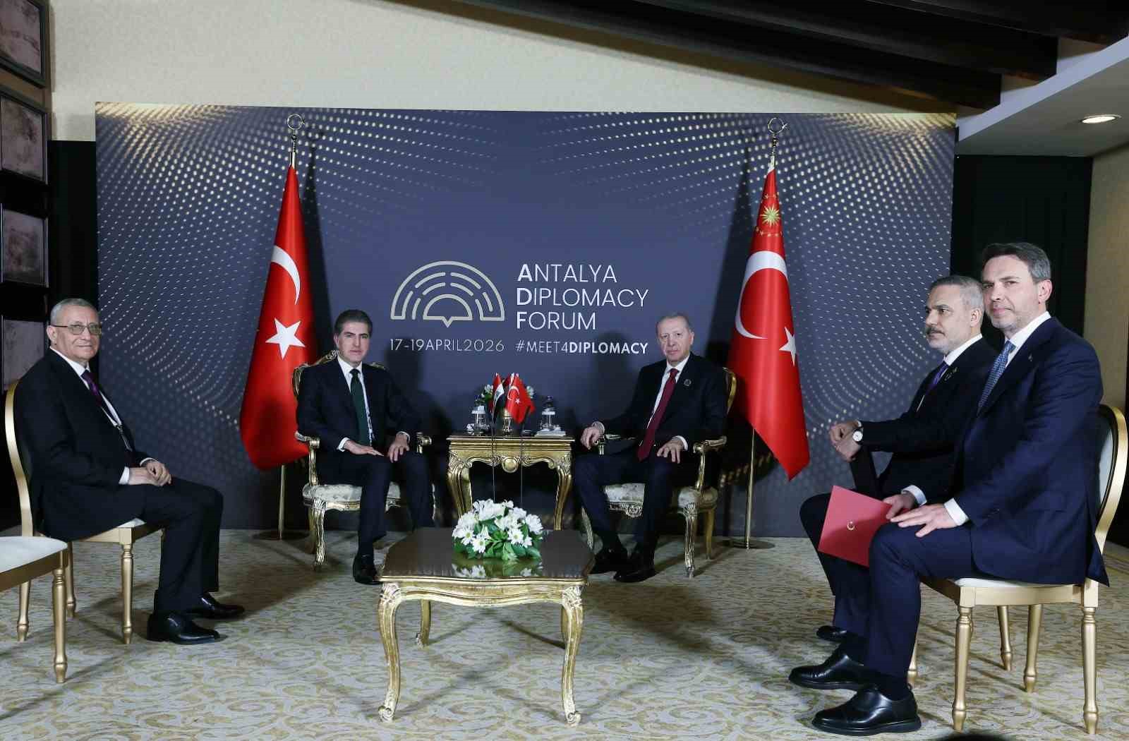Cumhurbaşkanı Erdoğan, Irak Kürt Bölgesel Yönetimi Başkanı Neçirvan Barzani’yi kabul etti 5 cumhurbaskani erdogan irak kurt bolgesel yonetimi baskani necirvan barzaniyi kabul etti 1 hGjfTiwz