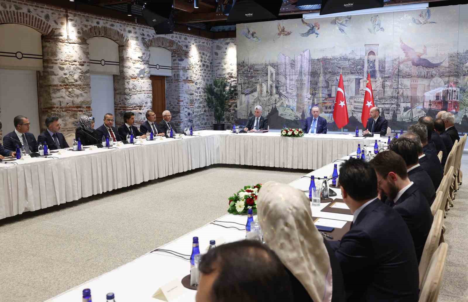 Cumhurbaşkanı Erdoğan, iş adamları heyetini kabul etti 11 cumhurbaskani erdogan is adamlari heyetini kabul etti 7 SWtgSD7U