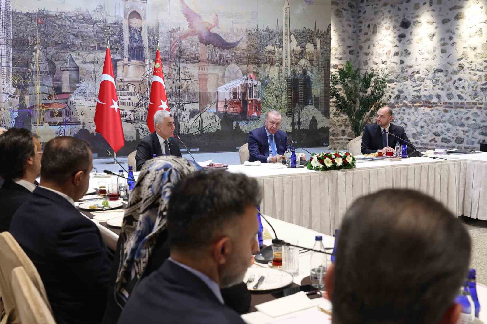Cumhurbaşkanı Erdoğan, iş adamları heyetini kabul etti 12 cumhurbaskani erdogan is adamlari heyetini kabul etti 8 JWdYEvYf