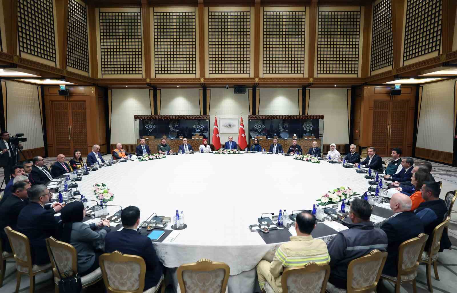 cumhurbaskani erdogan isci ve isveren temsilcilerini kabul etti 1 gDONXDfZ