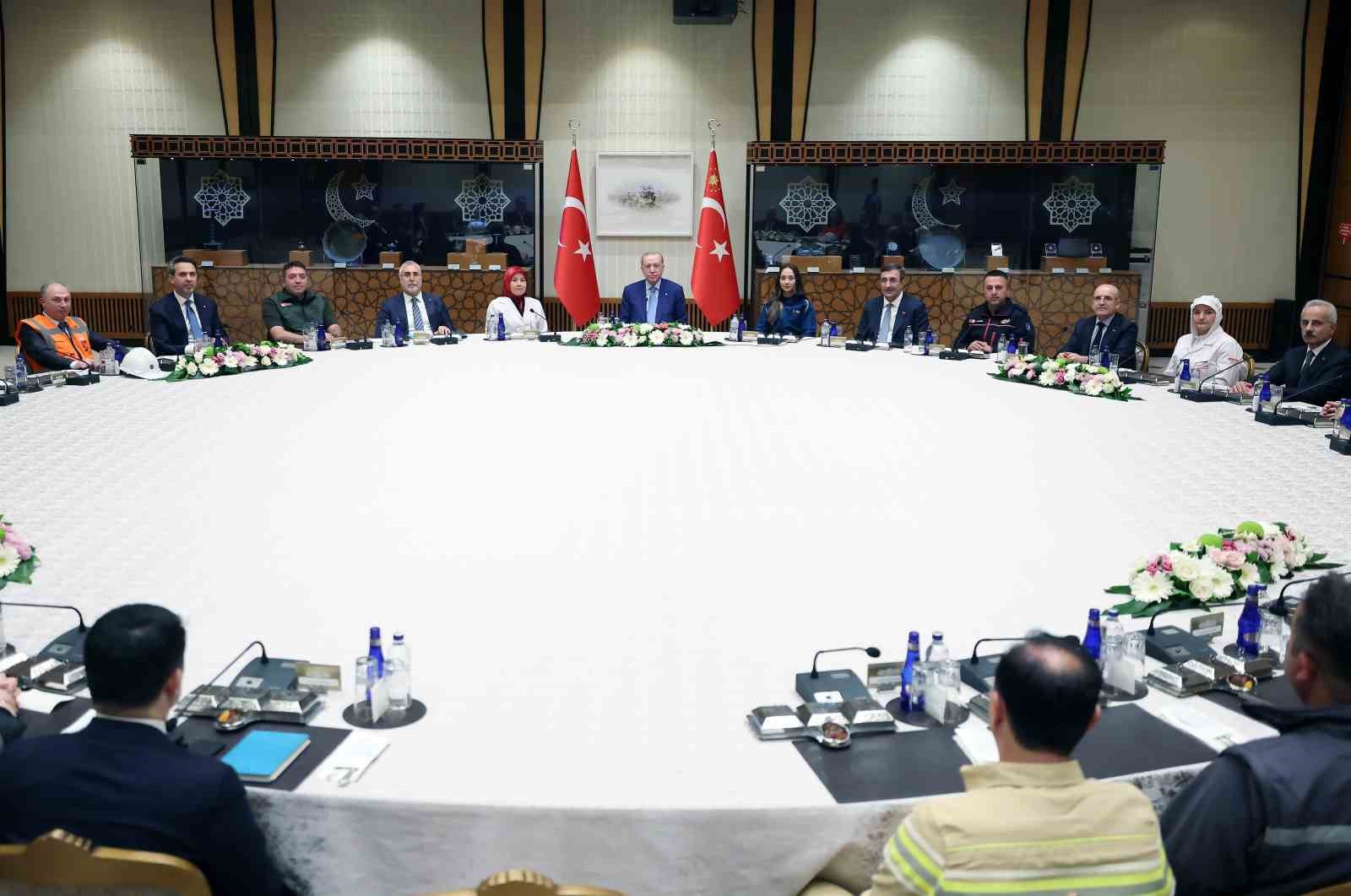cumhurbaskani erdogan isci ve isveren temsilcilerini kabul etti 2 2tiwljpK