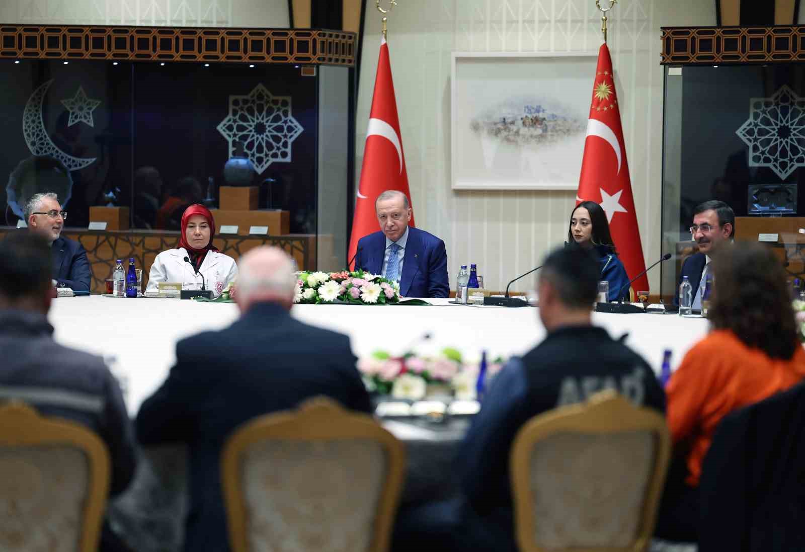 cumhurbaskani erdogan isci ve isveren temsilcilerini kabul etti 9 g5pFMEHq
