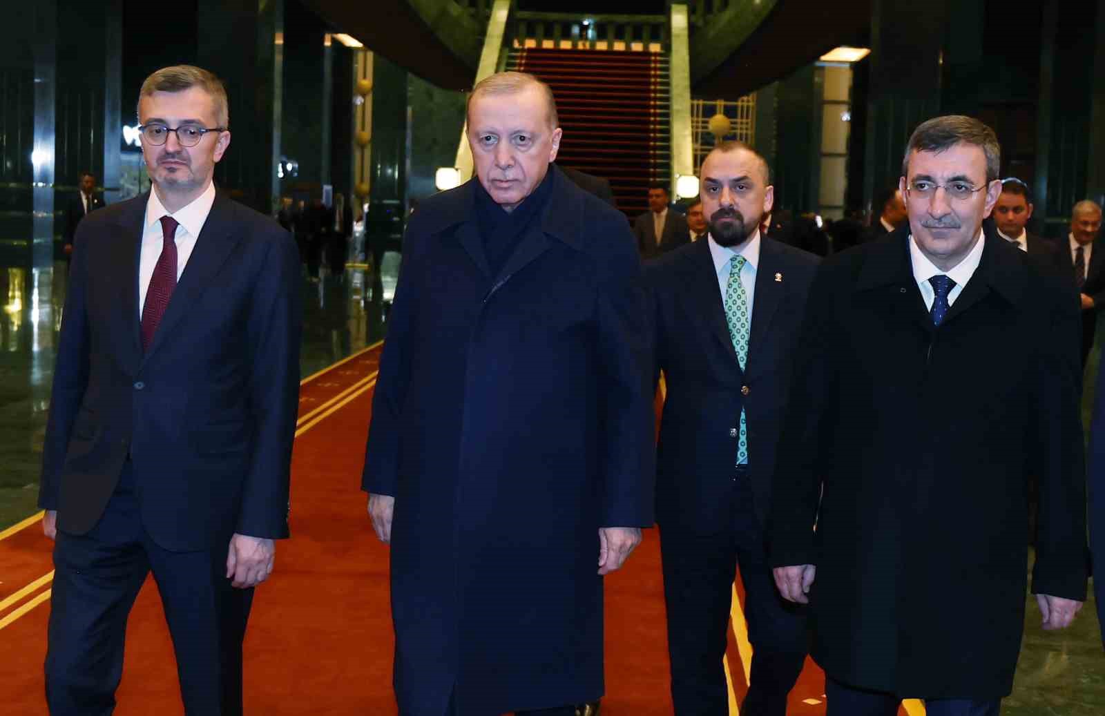 Cumhurbaşkanı Erdoğan: "İsrail; tamamen keyfi sebeplerle Mescid-i Aksa’yı 17 gündür Müslümanların ibadetine kapalı tutuyor" 8 cumhurbaskani erdogan israil tamamen keyfi sebeplerle mescid i aksayi 17 gundur muslumanlarin ibadetine kapali tutuyor DK6wwAKm