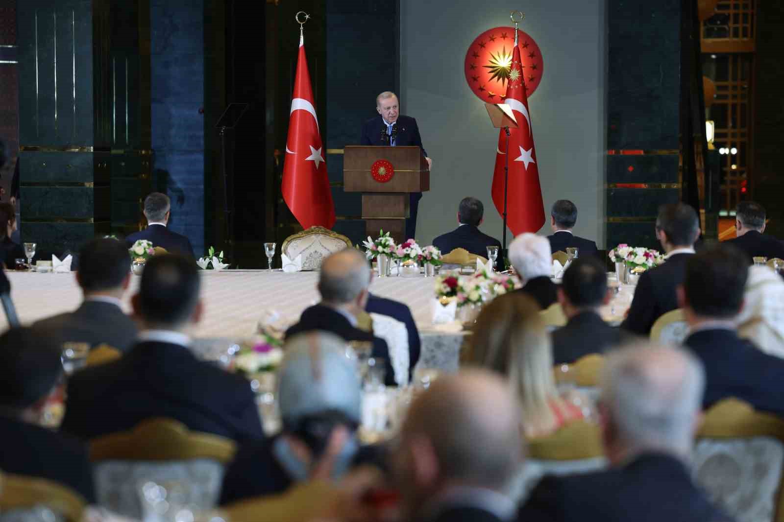 Cumhurbaşkanı Erdoğan: "İsrail; tamamen keyfi sebeplerle Mescid-i Aksa’yı 17 gündür Müslümanların ibadetine kapalı tutuyor" 12 cumhurbaskani erdogan israil tamamen keyfi sebeplerle mescid i aksayi 17 gundur muslumanlarin ibadetine kapali tutuyor IPpQC5YU