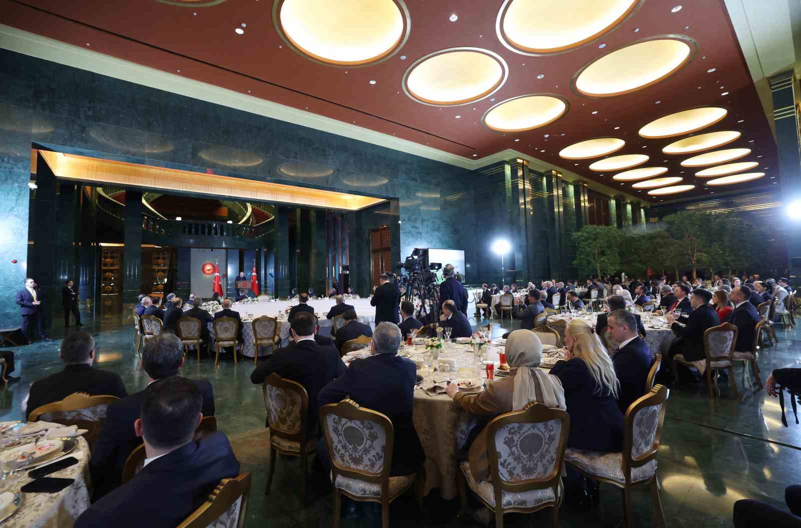 Cumhurbaşkanı Erdoğan: "İsrail; tamamen keyfi sebeplerle Mescid-i Aksa’yı 17 gündür Müslümanların ibadetine kapalı tutuyor" 5 cumhurbaskani erdogan israil tamamen keyfi sebeplerle mescid i aksayi 17 gundur muslumanlarin ibadetine kapali tutuyor cCcVZNUO
