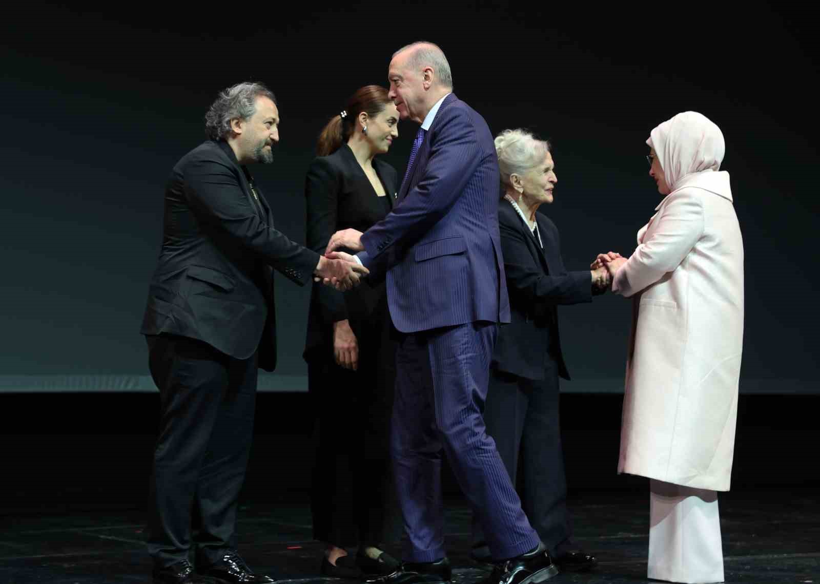 Cumhurbaşkanı Erdoğan İstanbul’da film galasına katıldı 7 cumhurbaskani erdogan istanbulda film galasina katildi 3 6zkESNZf