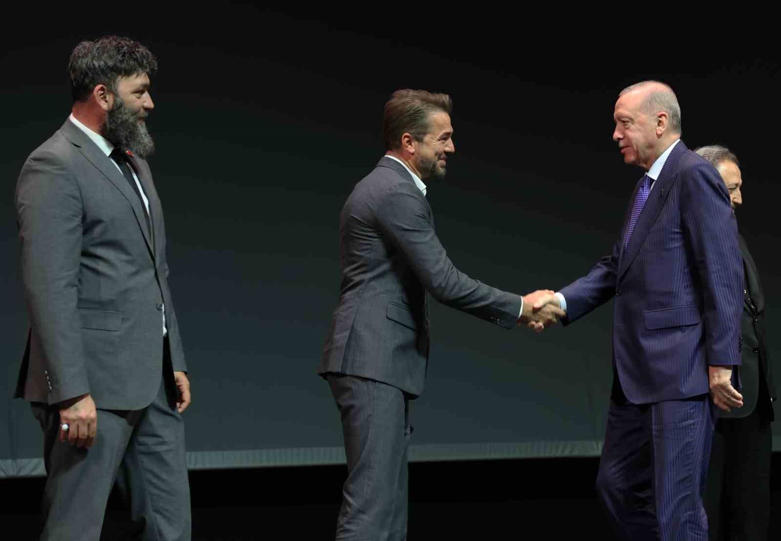 Cumhurbaşkanı Erdoğan İstanbul’da film galasına katıldı 8 cumhurbaskani erdogan istanbulda film galasina katildi 4 Lnu4bCZu