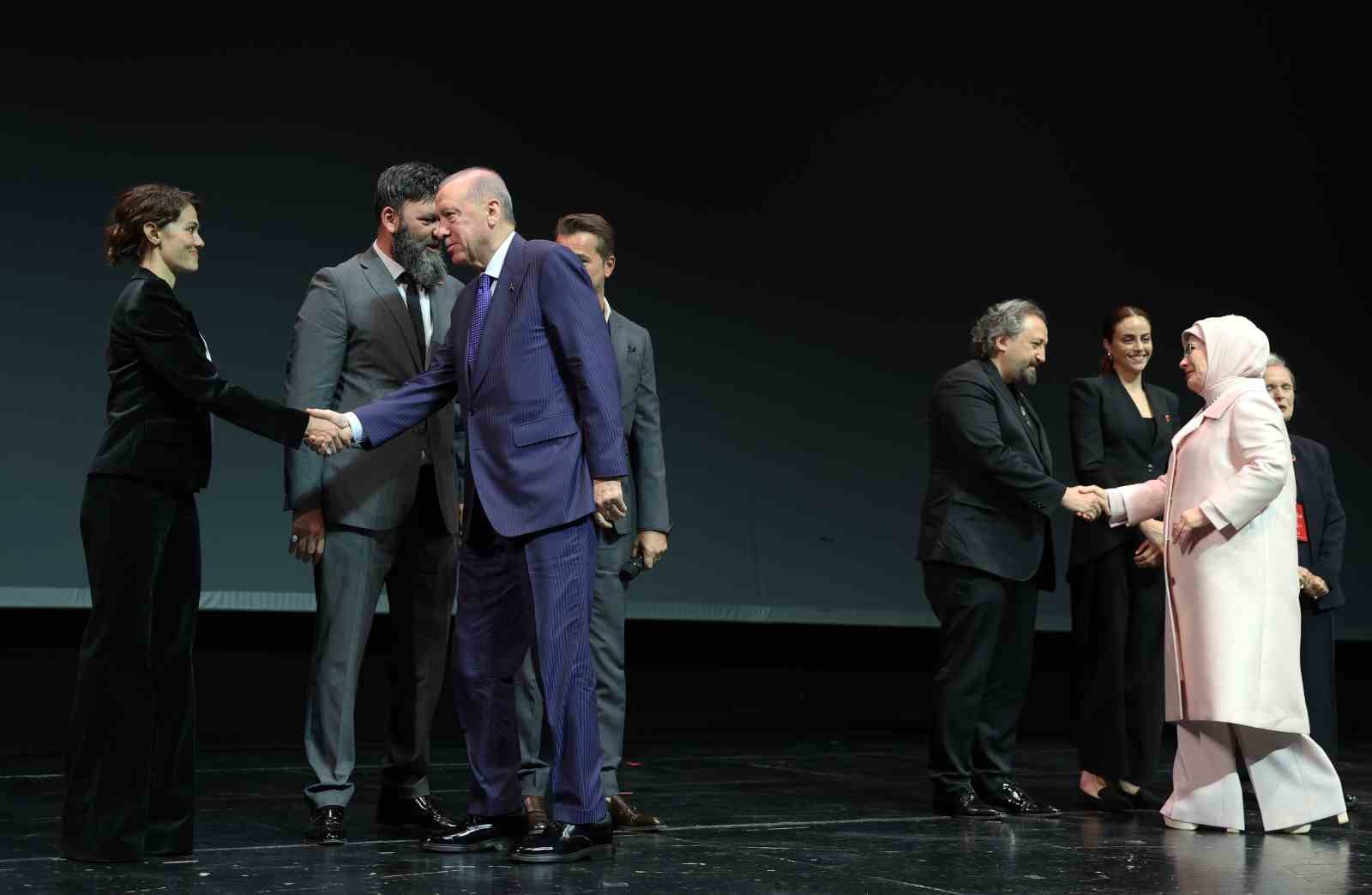 Cumhurbaşkanı Erdoğan İstanbul’da film galasına katıldı 9 cumhurbaskani erdogan istanbulda film galasina katildi 5