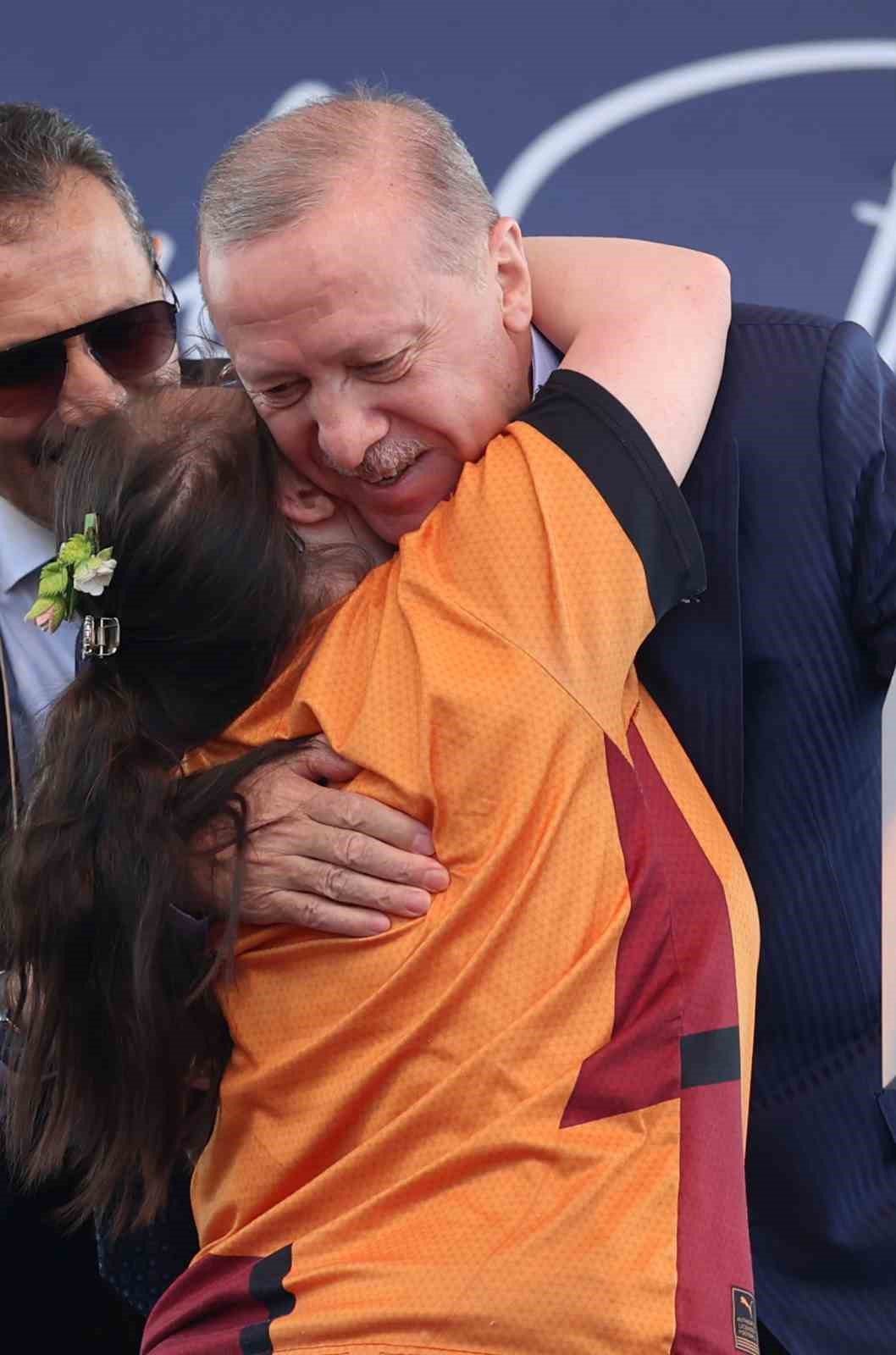 cumhurbaskani erdogan istanbulun fethi dunyanin gozbebegi bir sehirde karanligin aydinliga tebdilidir 4 B1Y3BRIB